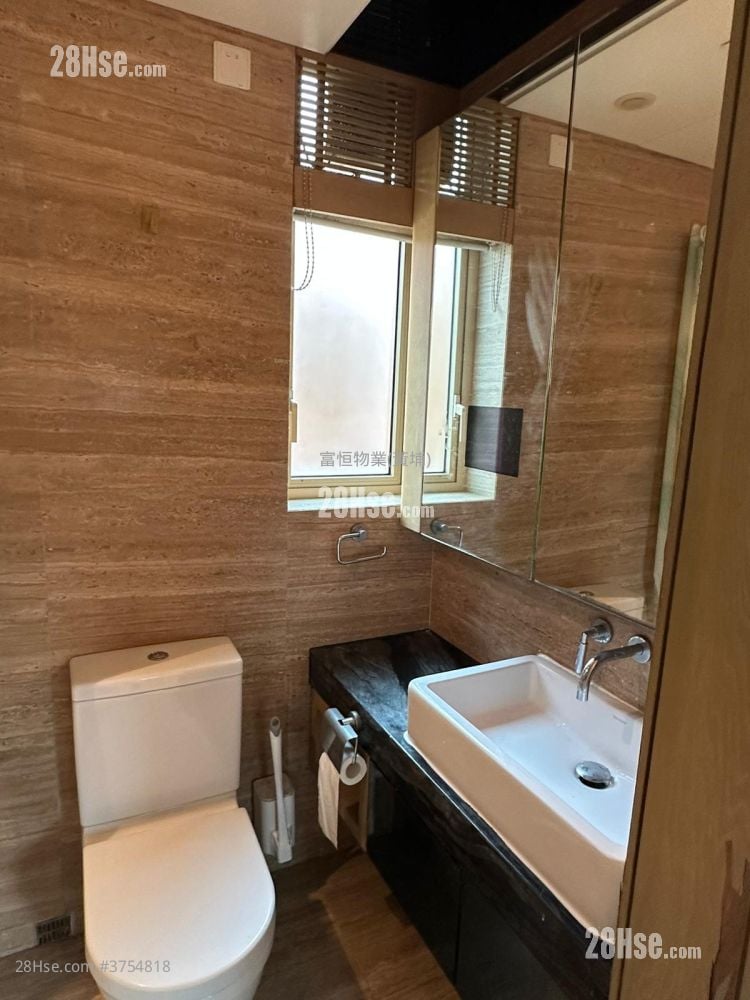 Harbour Place Sell 3 Bedrooms , 2 Bathrooms 589 ft²