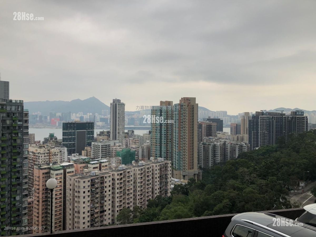 Summit Court Sell 3 Bedrooms , 2 Bathrooms 1,650 ft²