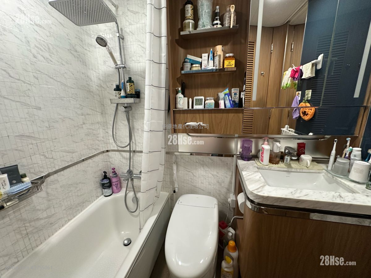 浴室: 柏傲灣 售盤 3 房 , 1 浴室 645 平方呎