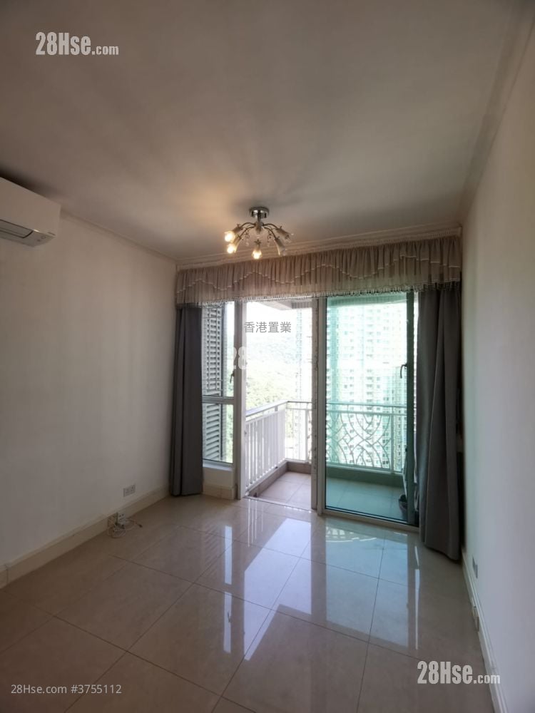 首都 售盘 3 房 , 2 浴室 704 平方尺