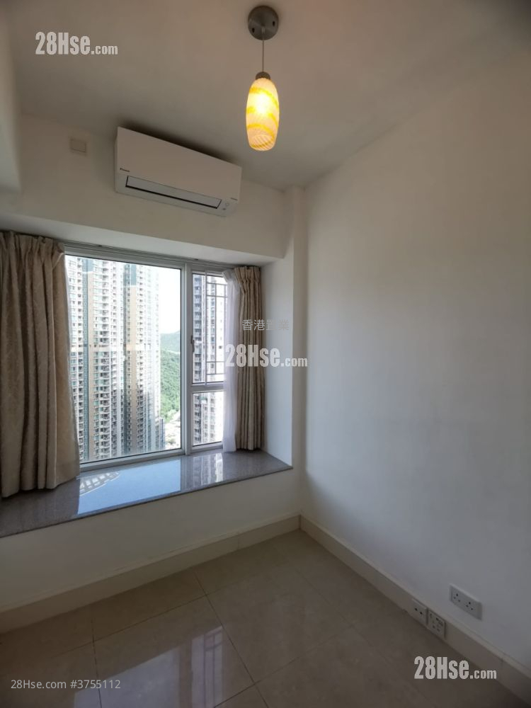 首都 售盘 3 房 , 2 浴室 704 平方尺