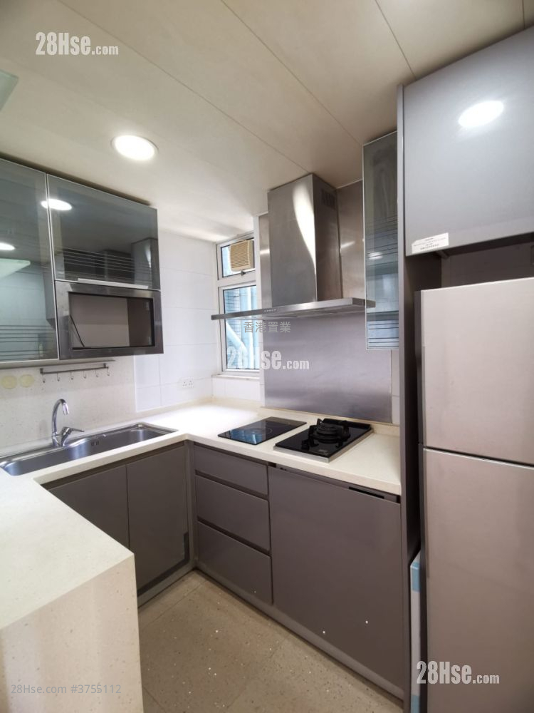 首都 售盘 3 房 , 2 浴室 704 平方尺