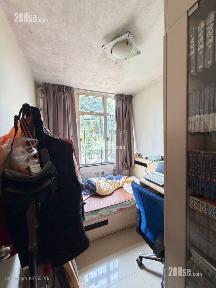 Fung Chuen Court Sell 3 Bedrooms , 1 Bathroom