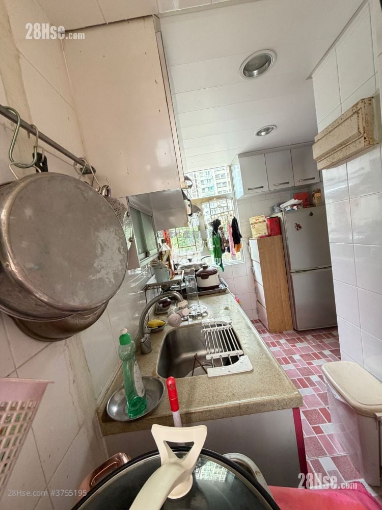 Fung Chuen Court Sell 3 Bedrooms , 1 Bathroom