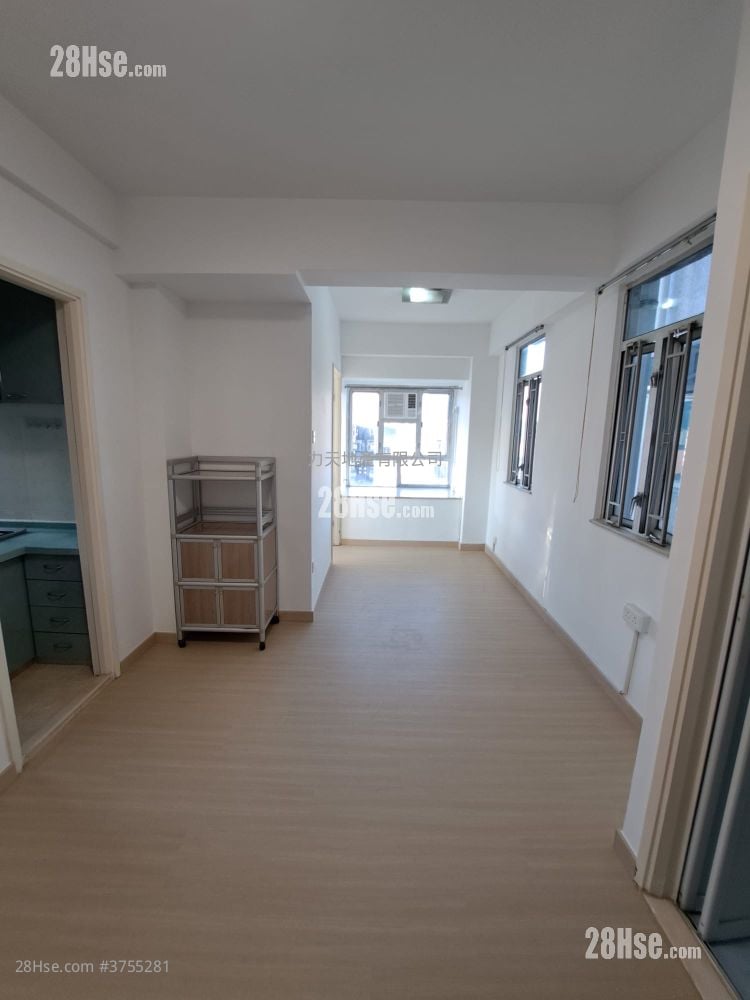 Golden Lion Garden Sell 270 ft²