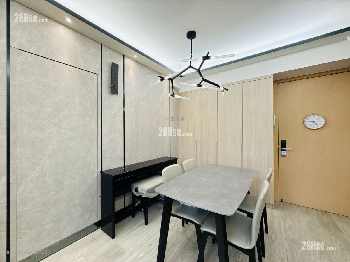 The Regent Sell 3 Bedrooms , 2 Bathrooms 735 ft²