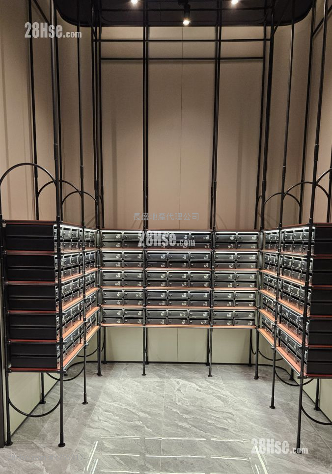 連方 售盤 1 房 , 1 浴室 293 平方呎