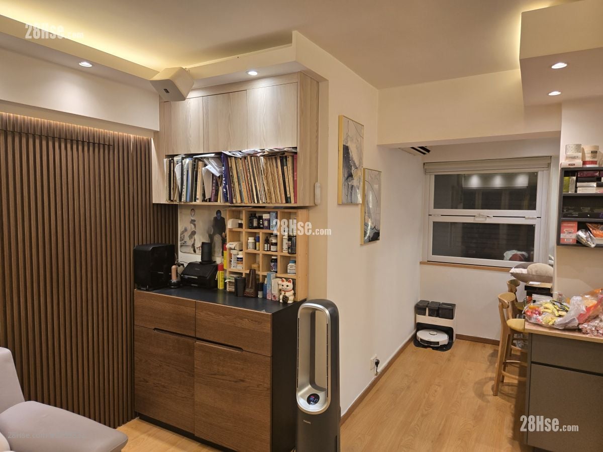 厅: 中华大厦 售盘 2 房 , 2 浴室 713 平方尺