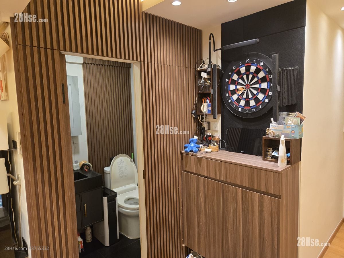 厅: 中华大厦 售盘 2 房 , 2 浴室 713 平方尺