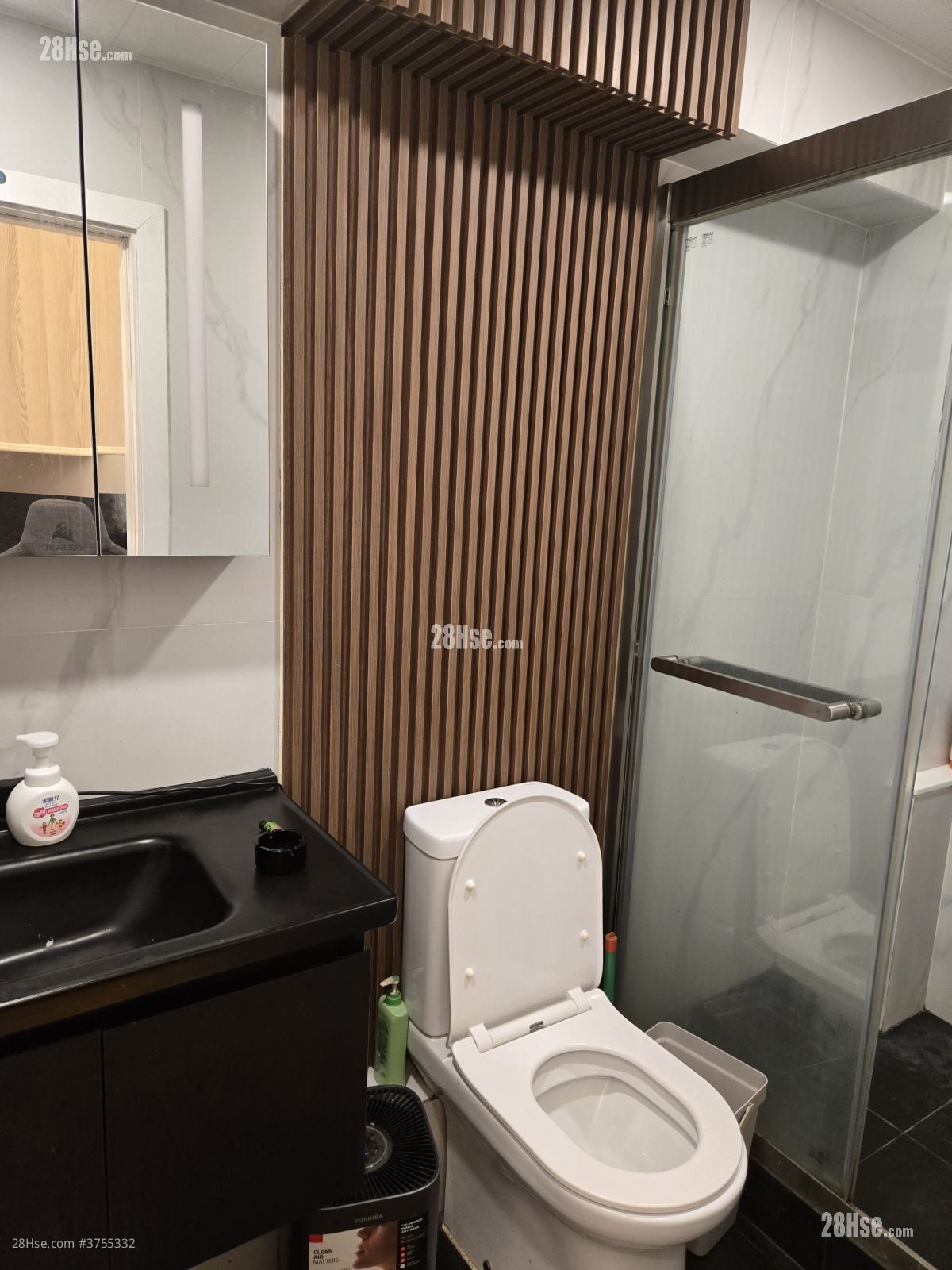 浴室: 中华大厦 售盘 2 房 , 2 浴室 713 平方尺