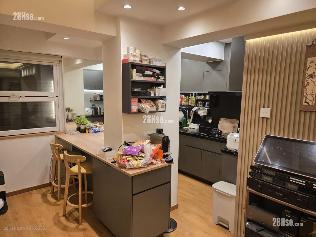 厨房: 中华大厦 售盘 2 房 , 2 浴室 713 平方尺