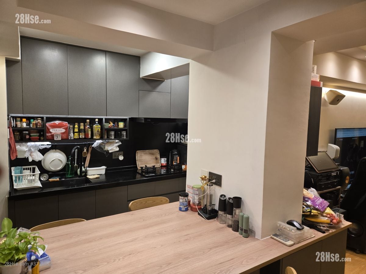 厨房: 中华大厦 售盘 2 房 , 2 浴室 713 平方尺