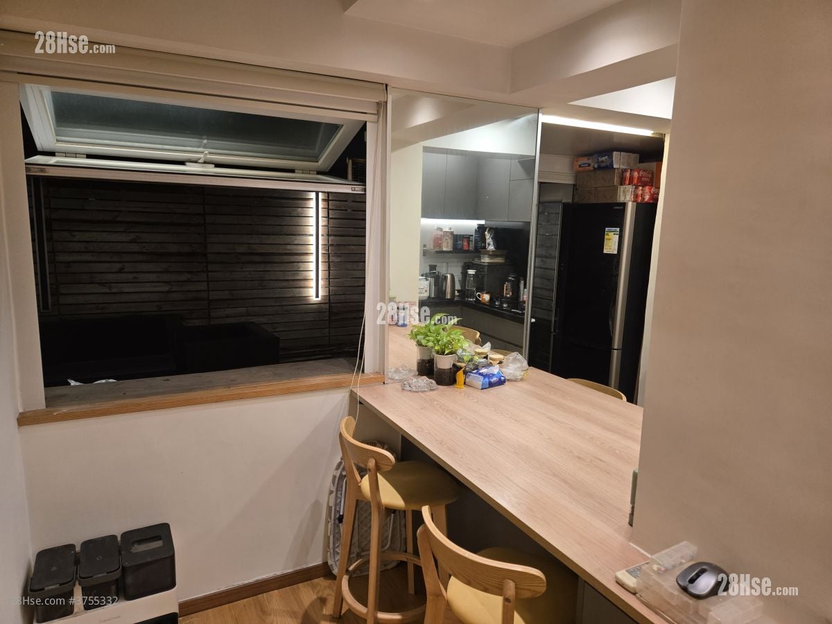 厨房: 中华大厦 售盘 2 房 , 2 浴室 713 平方尺