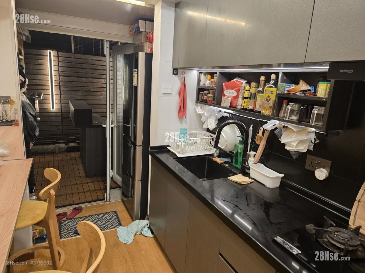 厨房: 中华大厦 售盘 2 房 , 2 浴室 713 平方尺