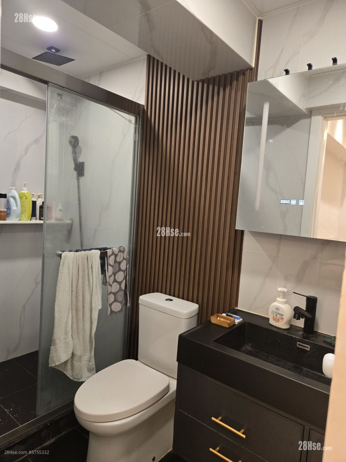 浴室: 中华大厦 售盘 2 房 , 2 浴室 713 平方尺