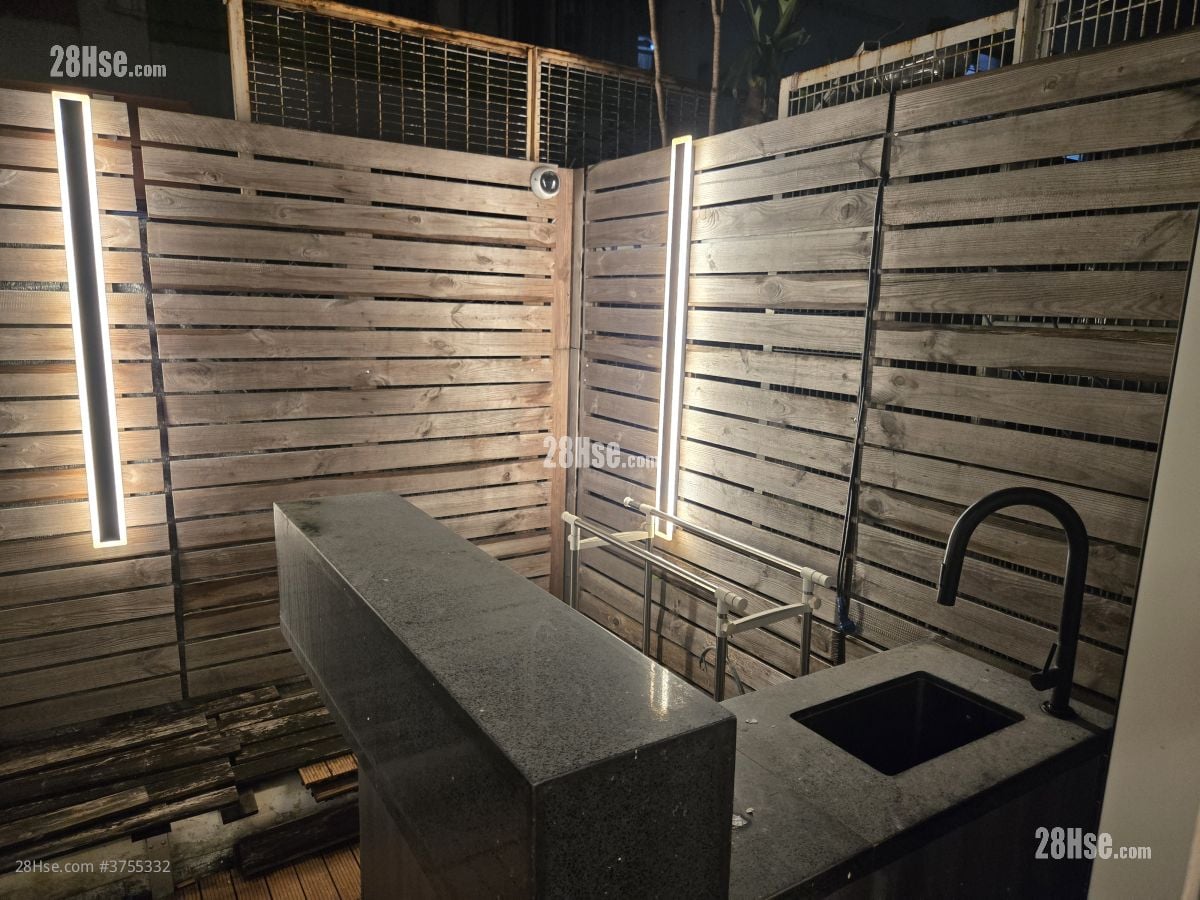 露台: 中华大厦 售盘 2 房 , 2 浴室 713 平方尺