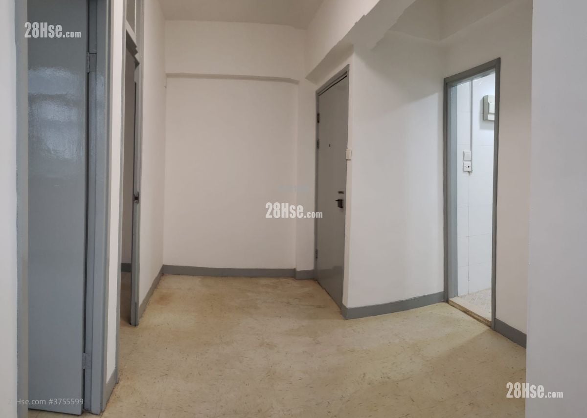 Pong Fai Building Sell 2 Bedrooms , 1 Bathroom 344 ft²