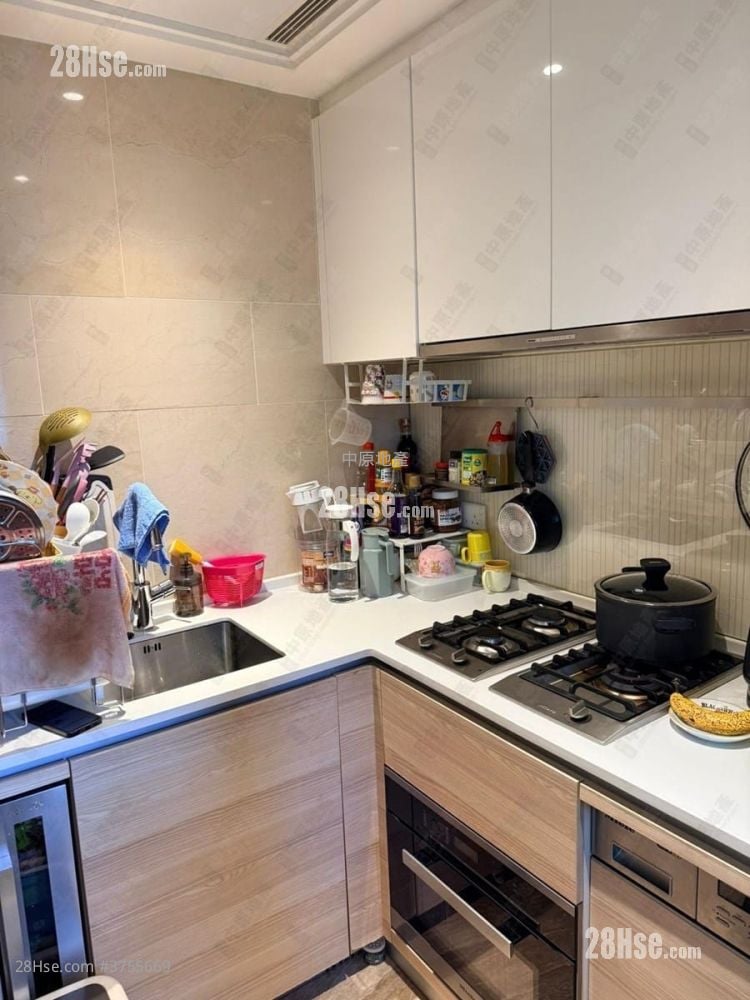 One Homantin Sell 2 Bedrooms 509 ft²