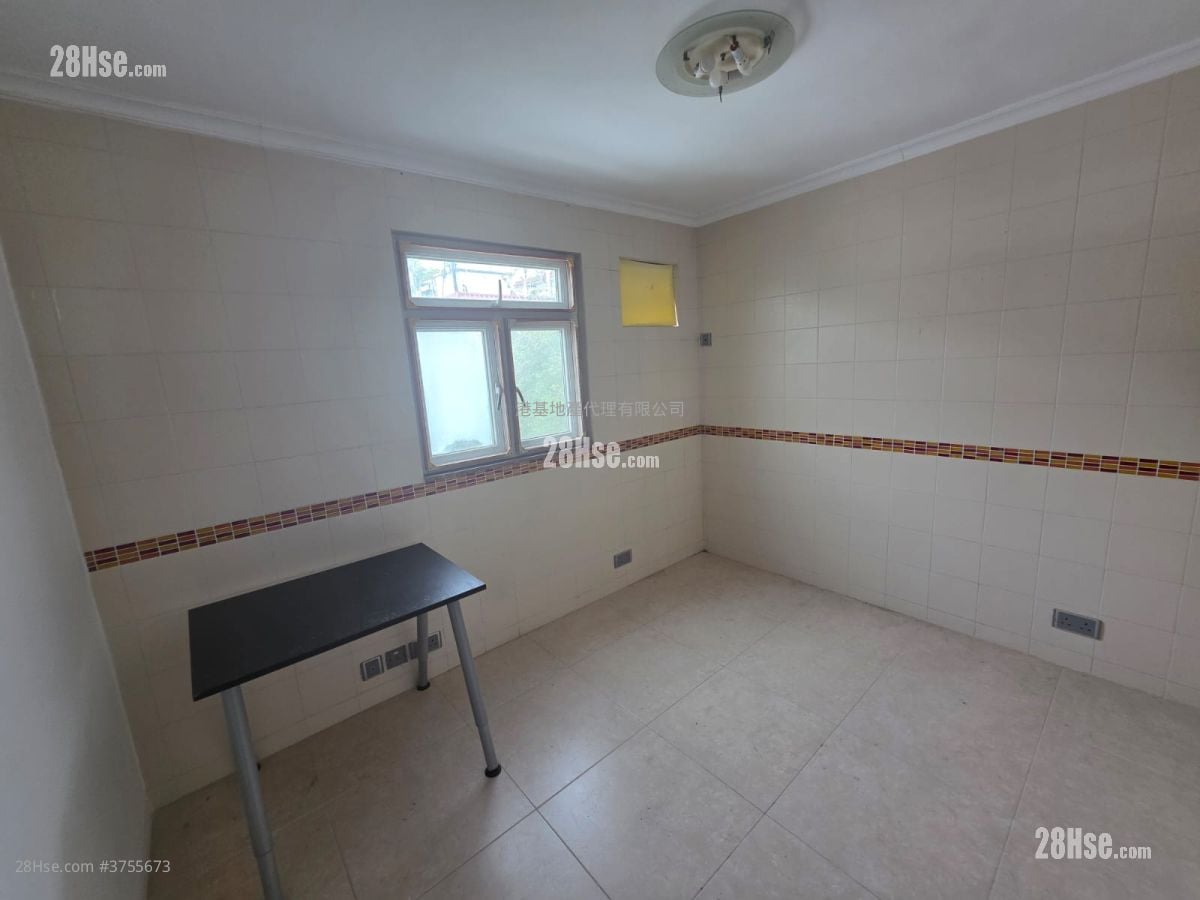 Village Sell 2 Bedrooms , 1 Bathroom 630 ft²