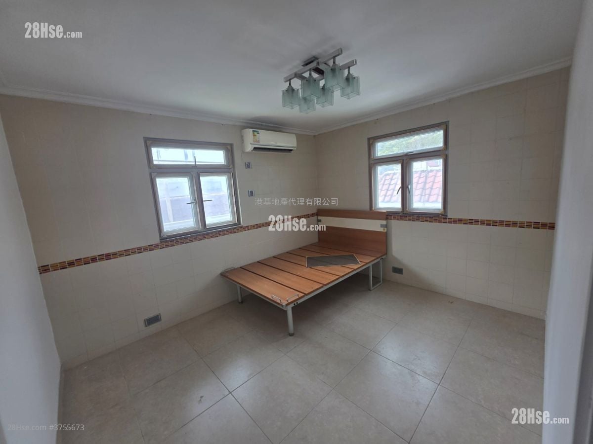 Village Sell 2 Bedrooms , 1 Bathroom 630 ft²