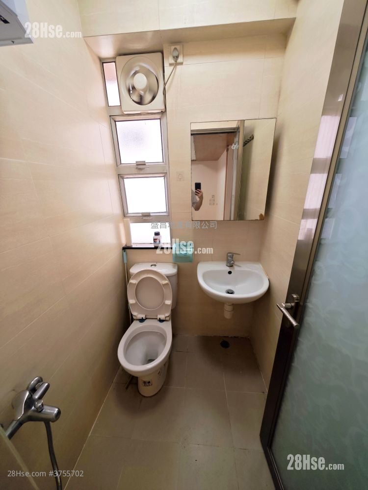 Cheung Fu Mansion Sell 2 Bedrooms , 1 Bathroom 321 ft²