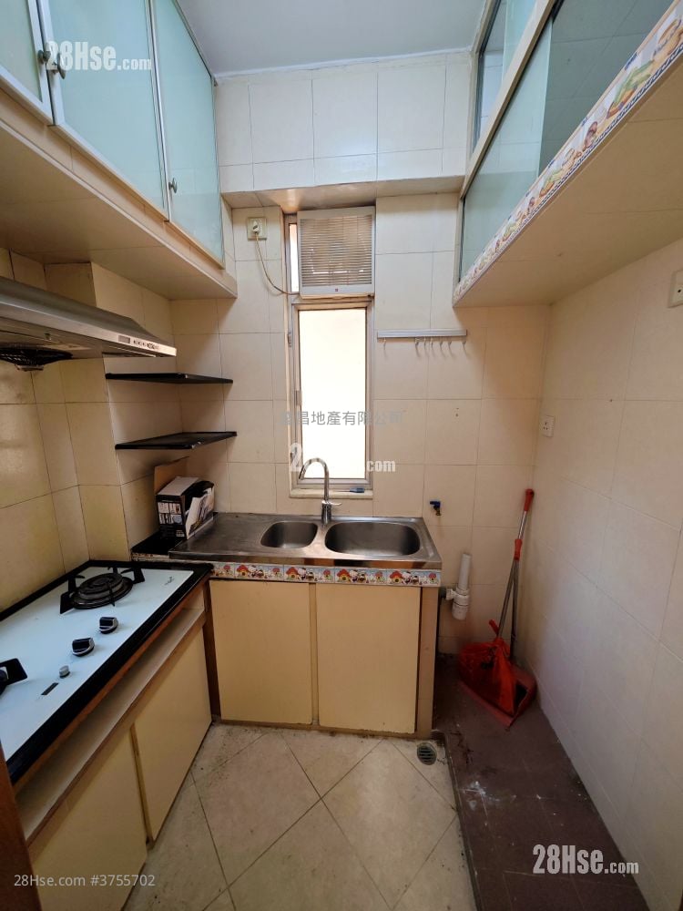 Cheung Fu Mansion Sell 2 Bedrooms , 1 Bathroom 321 ft²