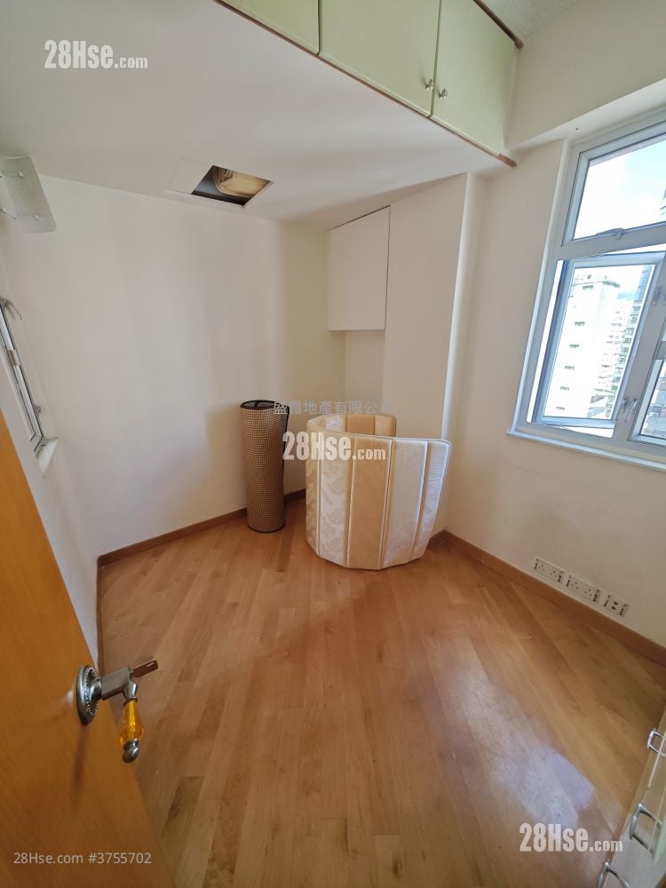 Cheung Fu Mansion Sell 2 Bedrooms , 1 Bathroom 321 ft²