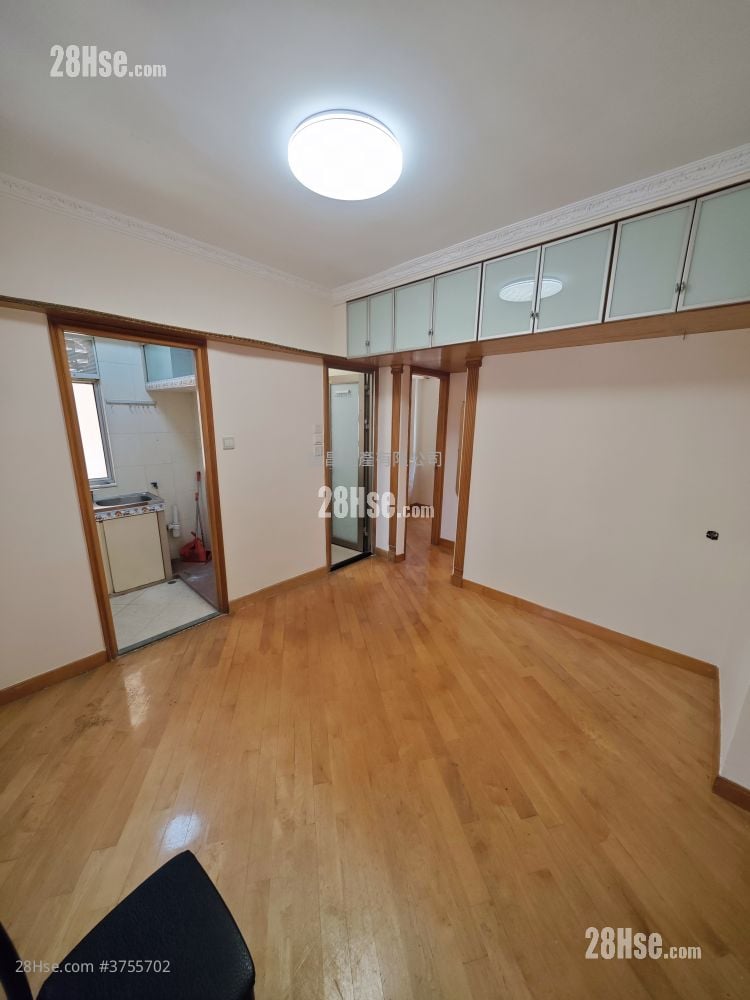 Cheung Fu Mansion Sell 2 Bedrooms , 1 Bathroom 321 ft²