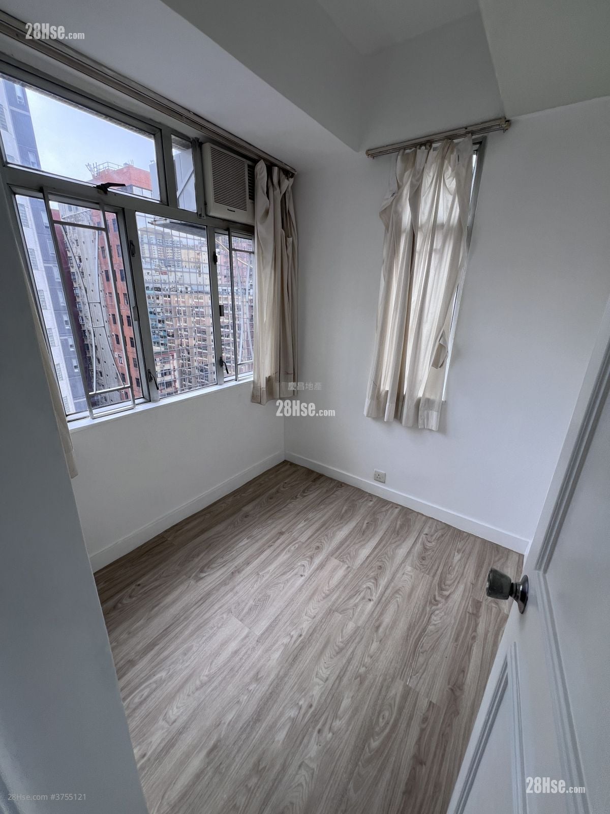 鴻日大廈 售盤 2 房 , 1 浴室 342 平方呎