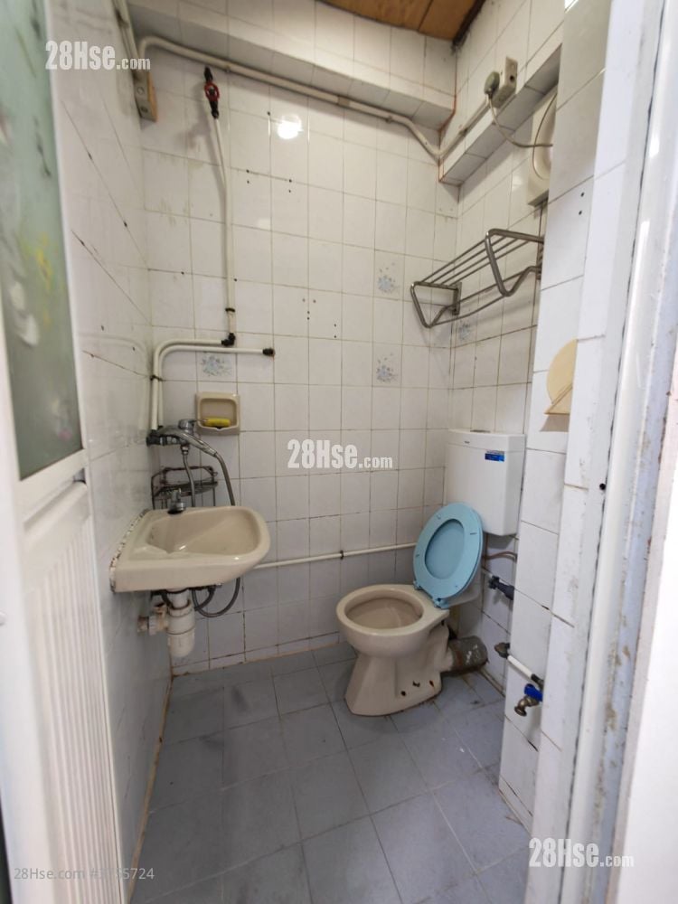 Pollock Building Sell 5+ Bedrooms , 5+ Toilets 730 ft²