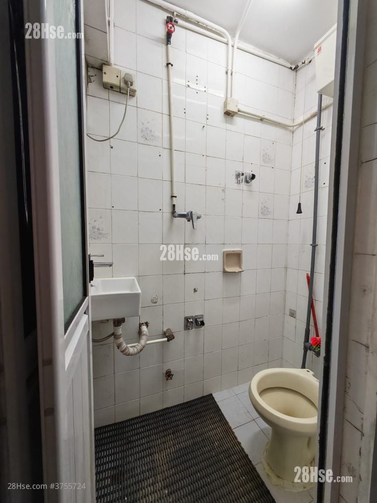 Pollock Building Sell 5+ Bedrooms , 5+ Toilets 730 ft²