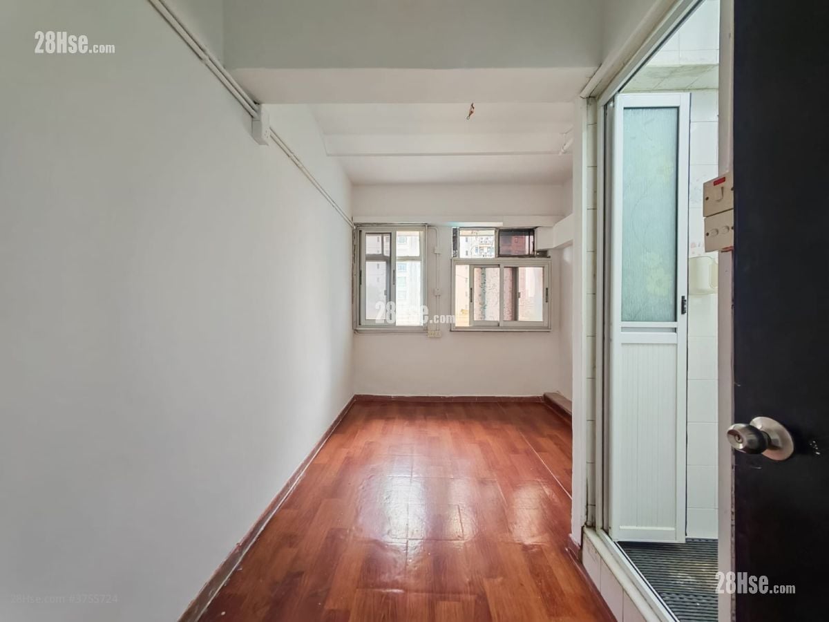 Pollock Building Sell 5+ Bedrooms , 5+ Toilets 730 ft²