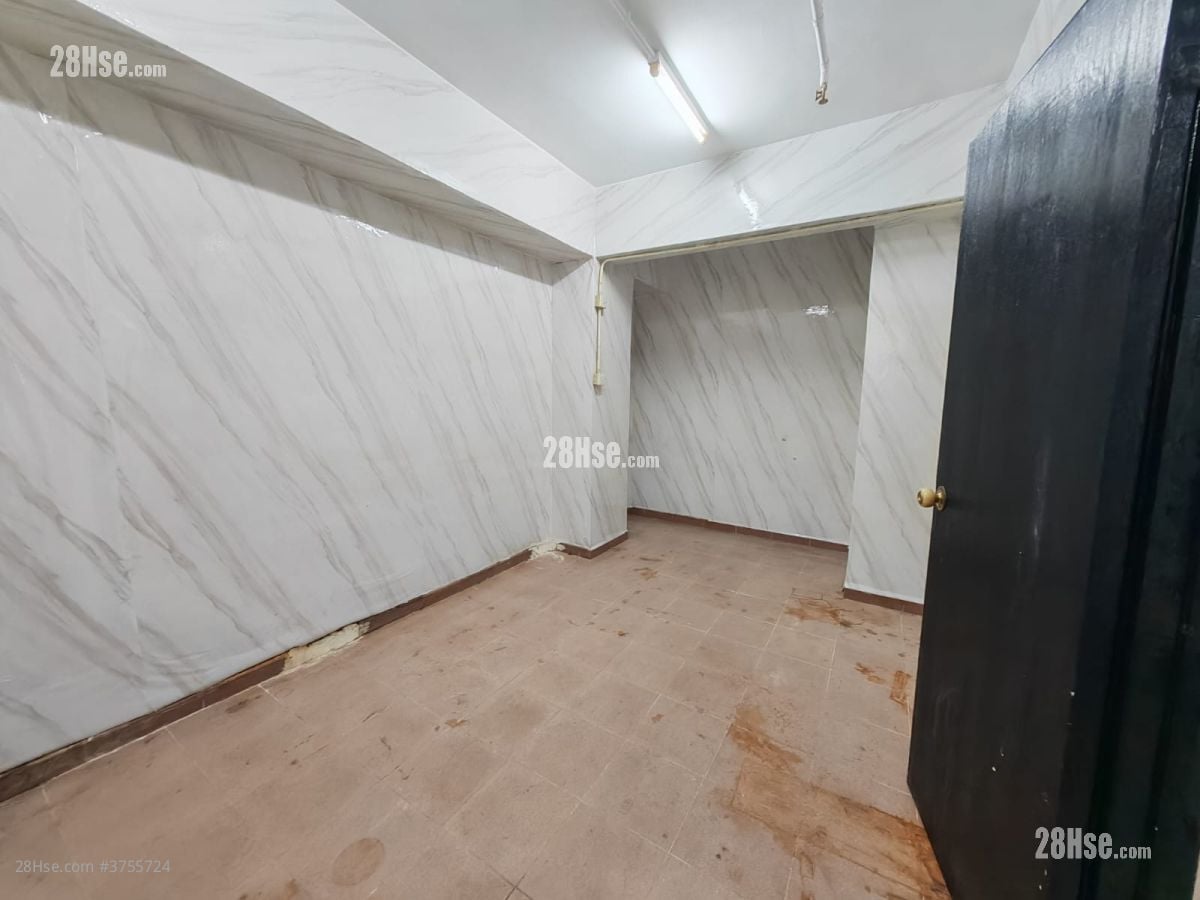 Pollock Building Sell 5+ Bedrooms , 5+ Toilets 730 ft²