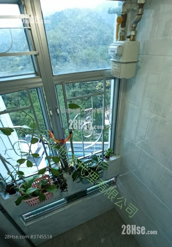 May Shing Court Sell 2 Bedrooms , 1 Bathroom 394 ft²