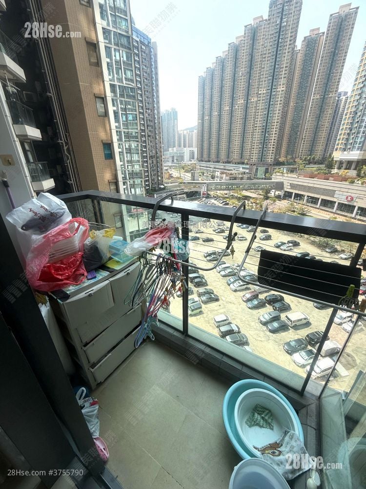 露台: 天晋 售盘 3 房 648 平方尺