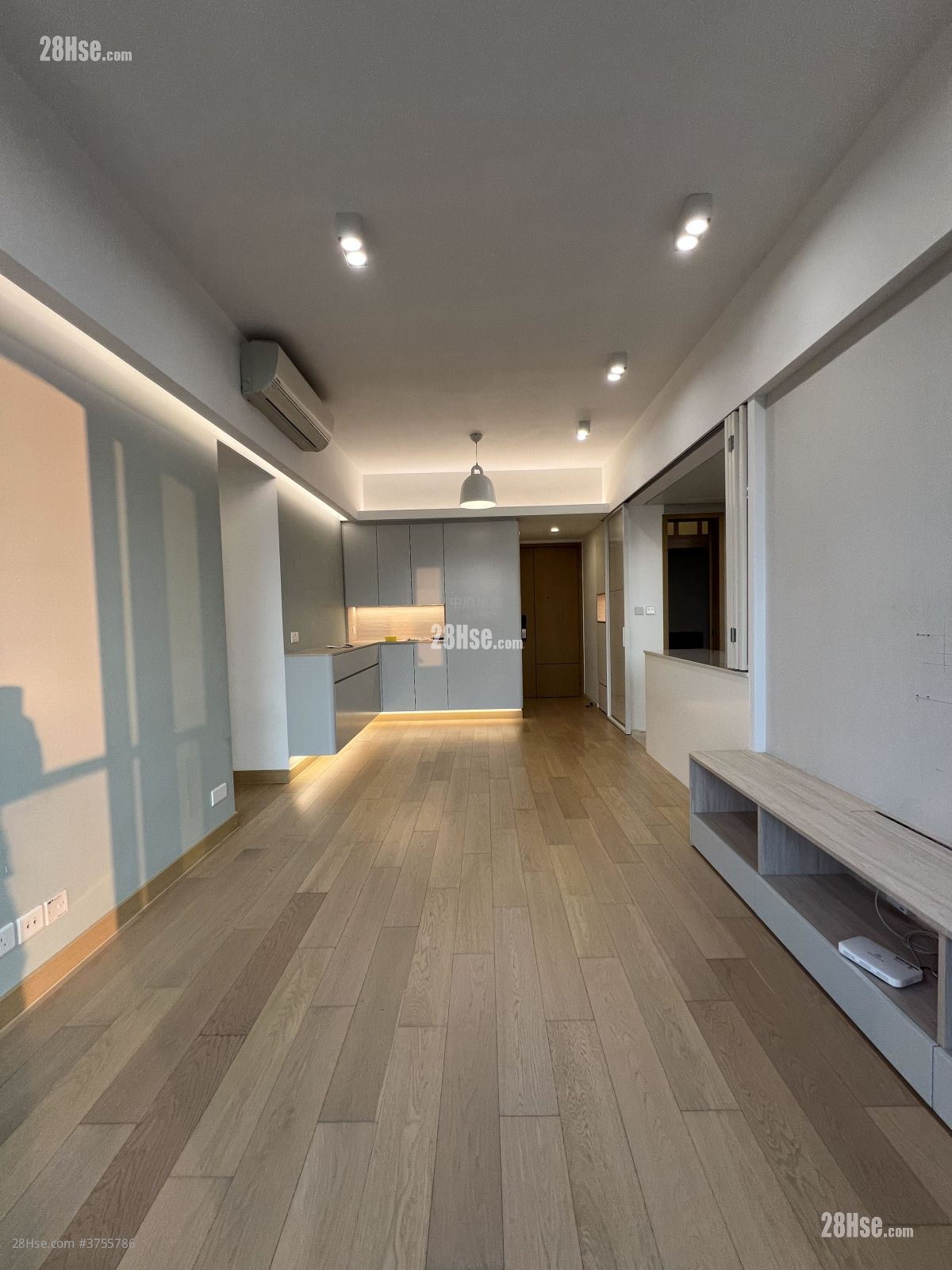 MALIBU 售盘 3 房 , 2 浴室 800 平方尺