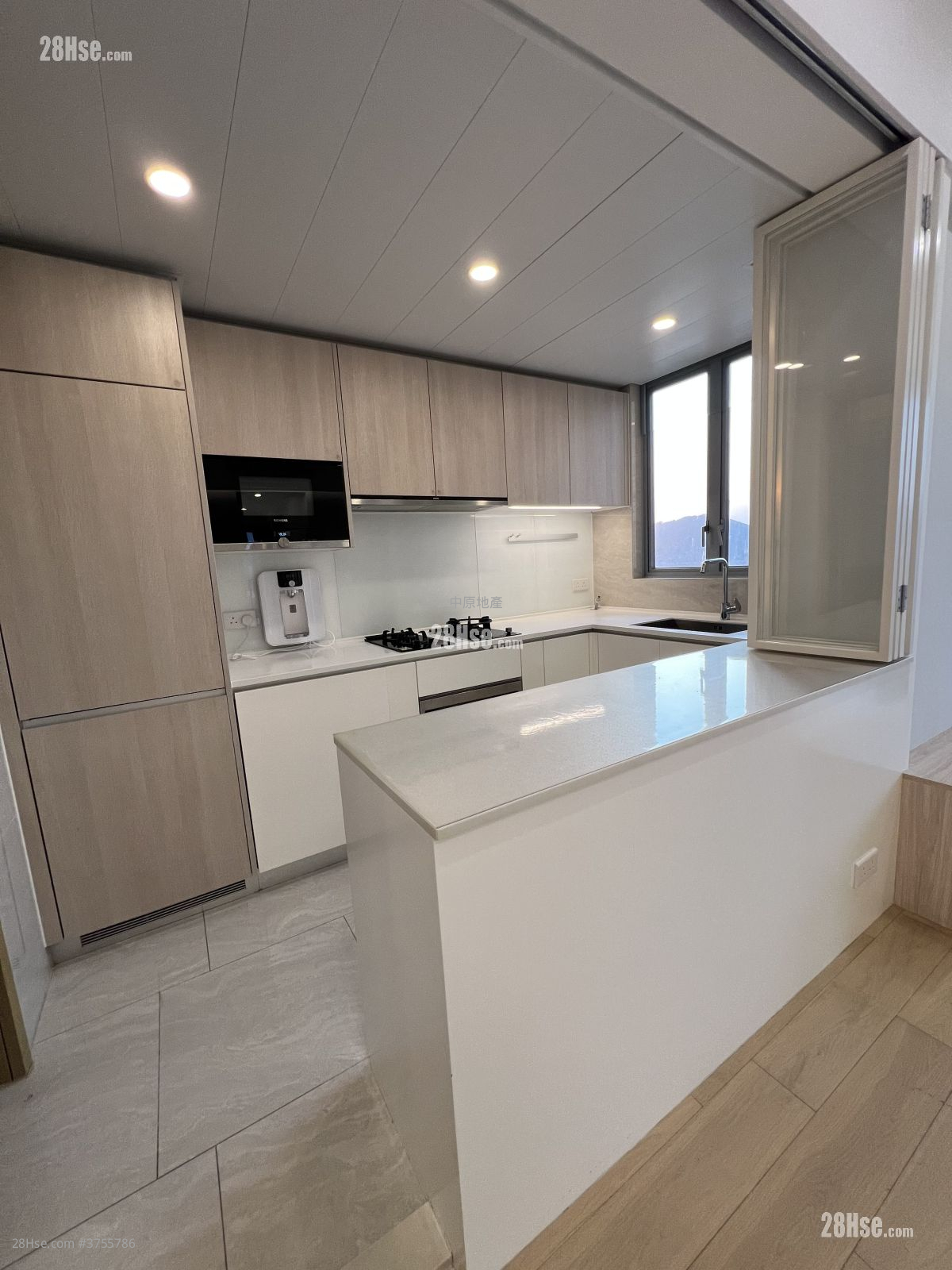 MALIBU 售盘 3 房 , 2 浴室 800 平方尺