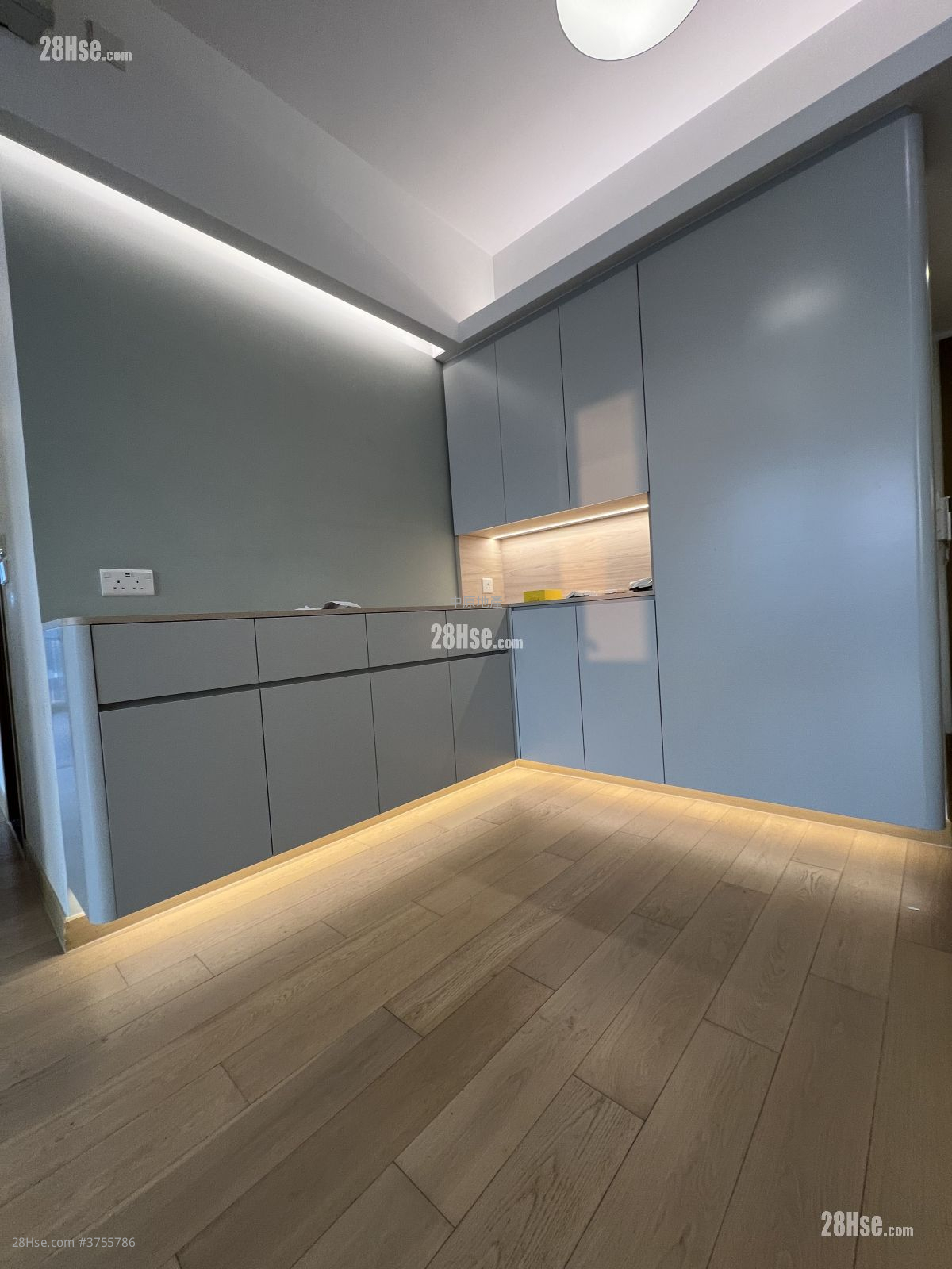 MALIBU 售盘 3 房 , 2 浴室 800 平方尺