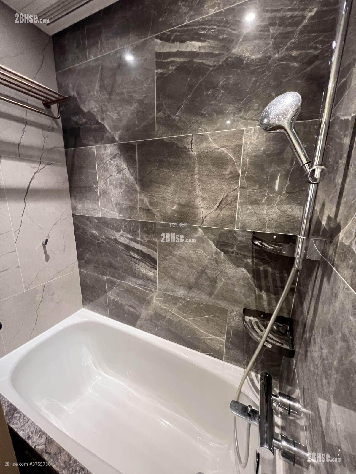 MALIBU 售盘 3 房 , 2 浴室 800 平方尺