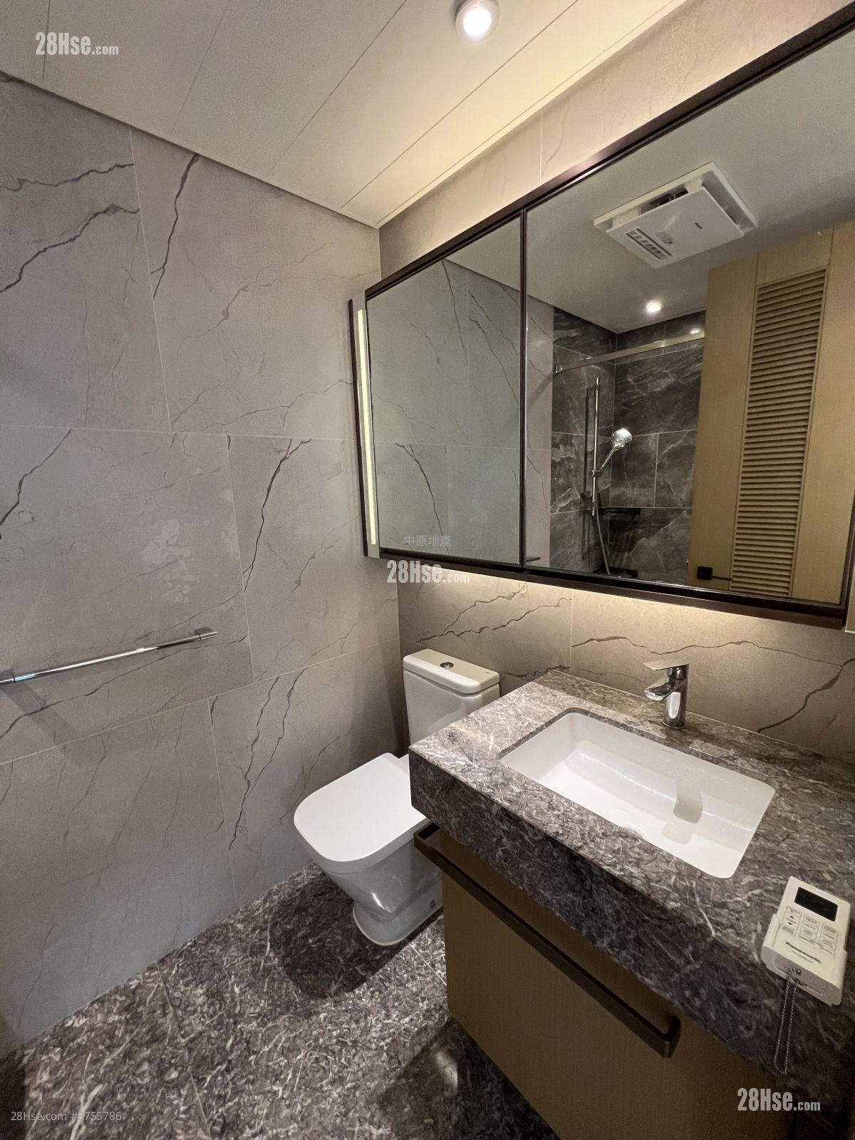 MALIBU 售盘 3 房 , 2 浴室 800 平方尺