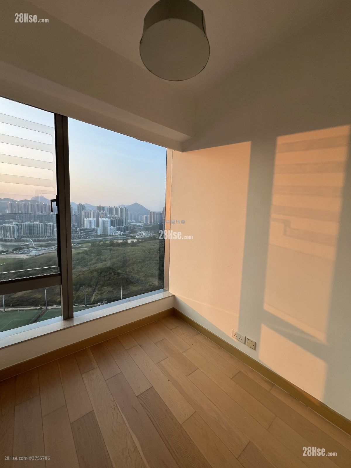 MALIBU 售盘 3 房 , 2 浴室 800 平方尺