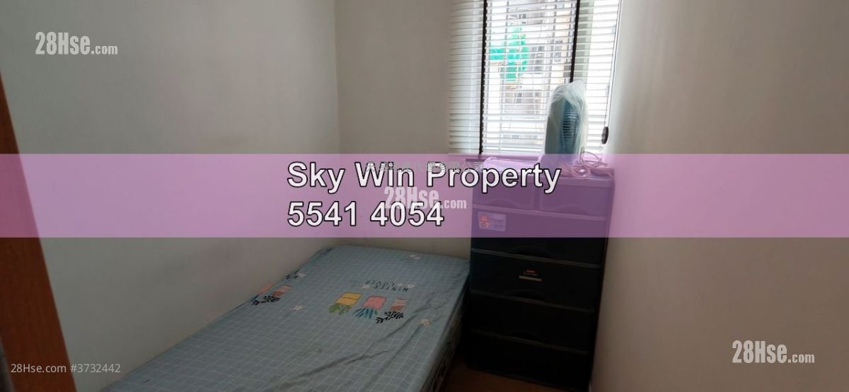 Yee On Court Sell 3 Bedrooms , 2 Bathrooms 707 ft²