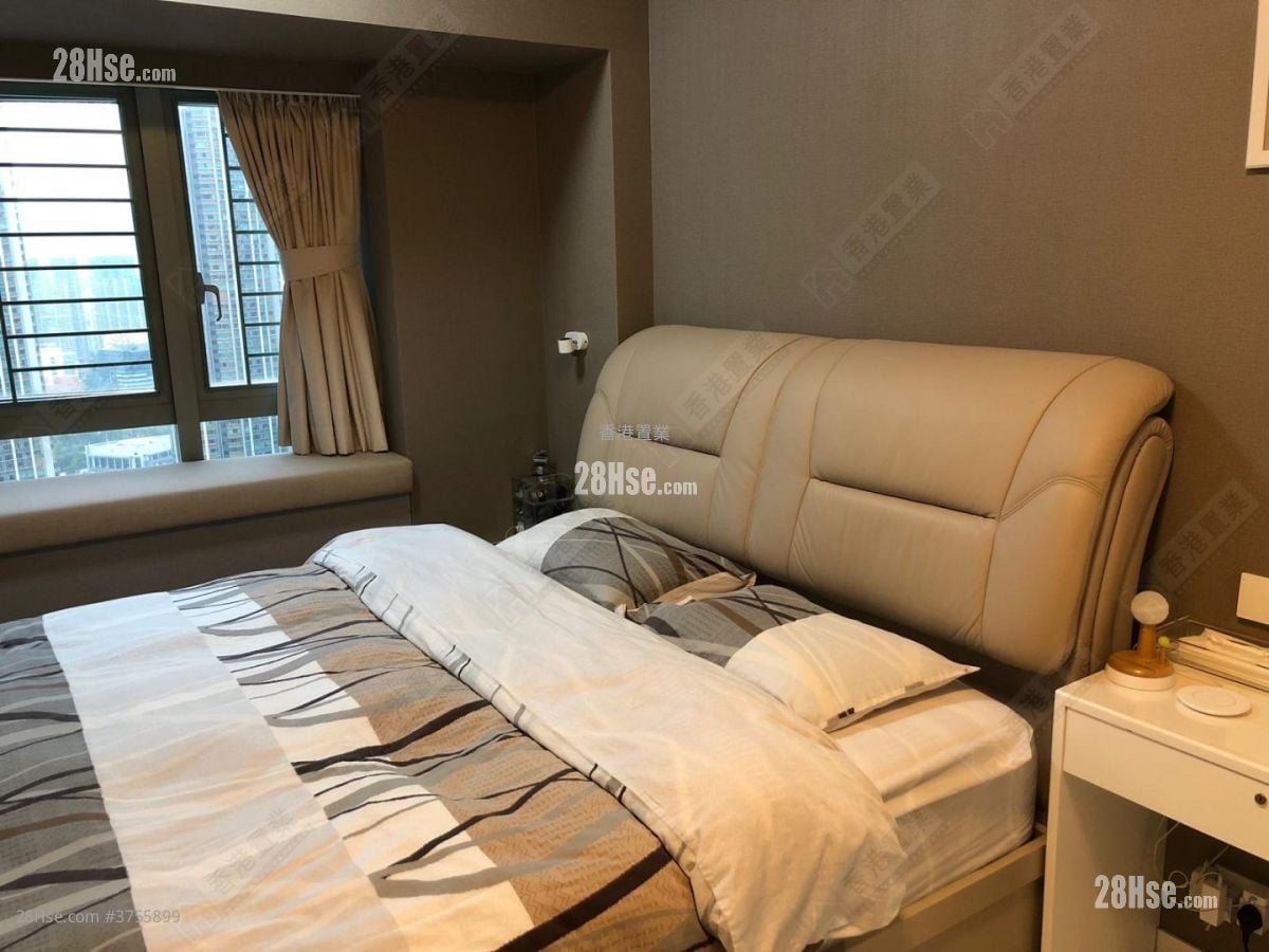 The Harbourside Sell 2 Bedrooms , 2 Bathrooms 755 ft²