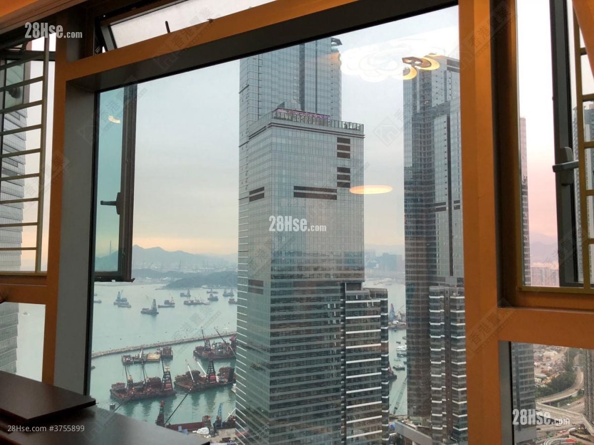 The Harbourside Sell 2 Bedrooms , 2 Bathrooms 755 ft²