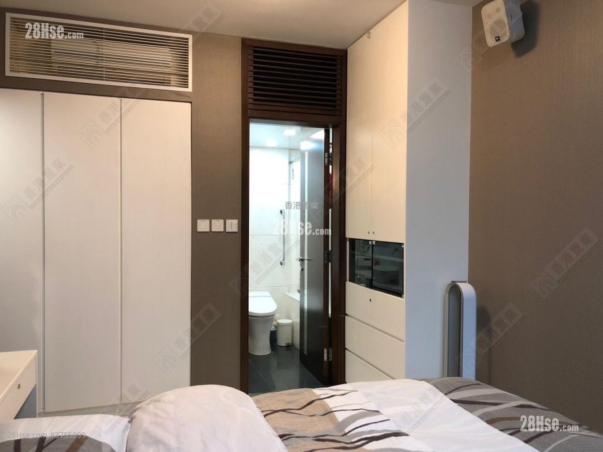 The Harbourside Sell 2 Bedrooms , 2 Bathrooms 755 ft²