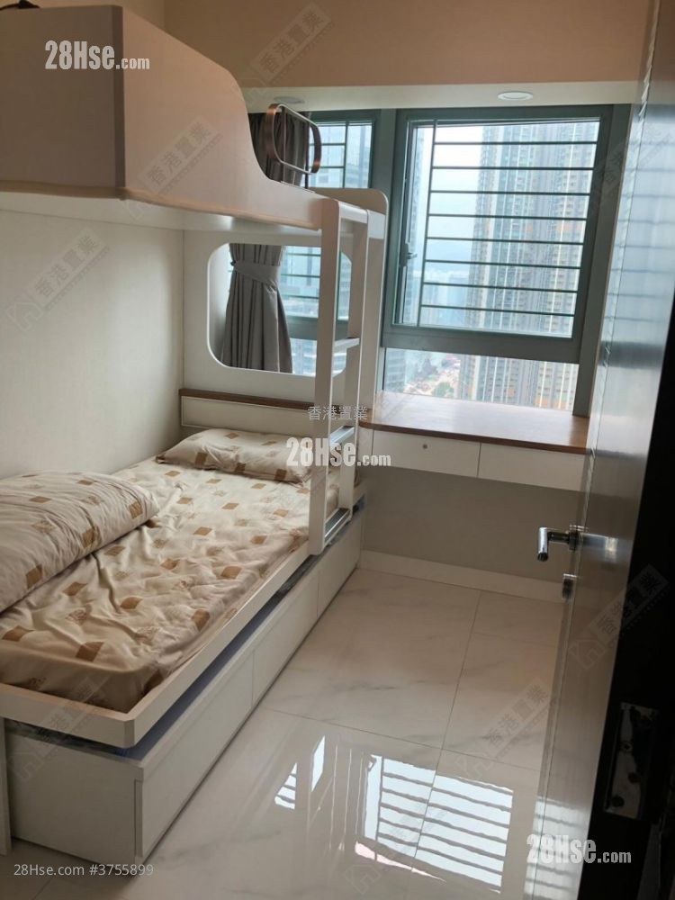 The Harbourside Sell 2 Bedrooms , 2 Bathrooms 755 ft²