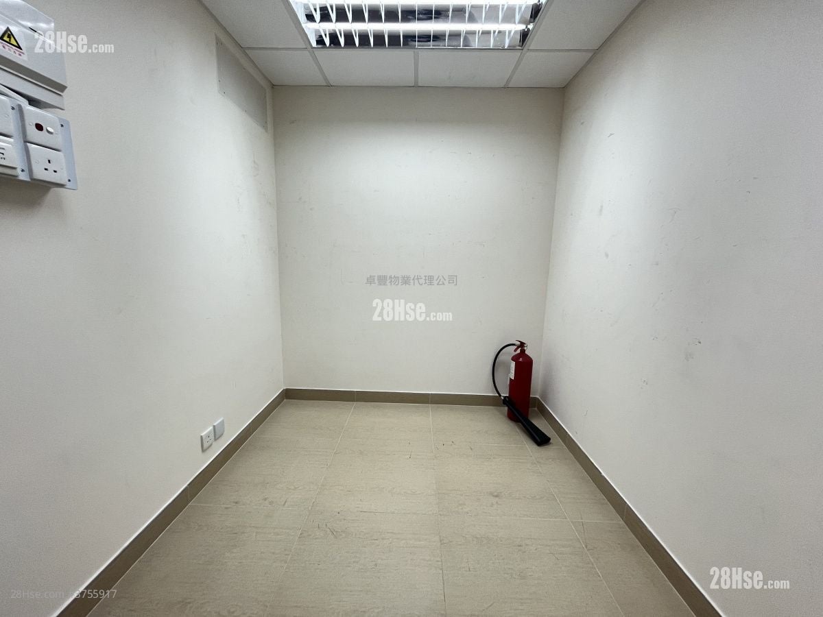 Luen Hing Industrial Sell Studio 77 ft²