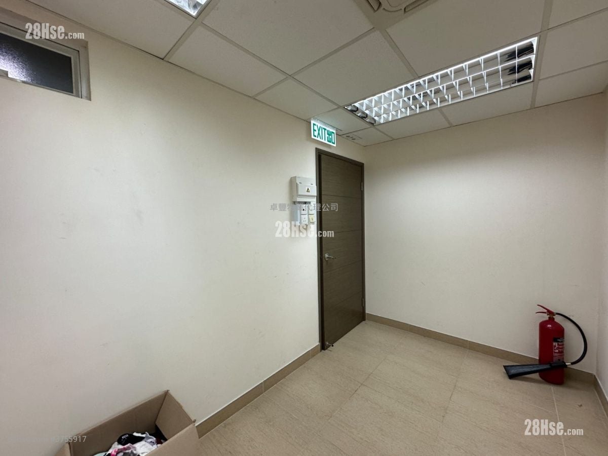 Luen Hing Industrial Sell Studio 77 ft²