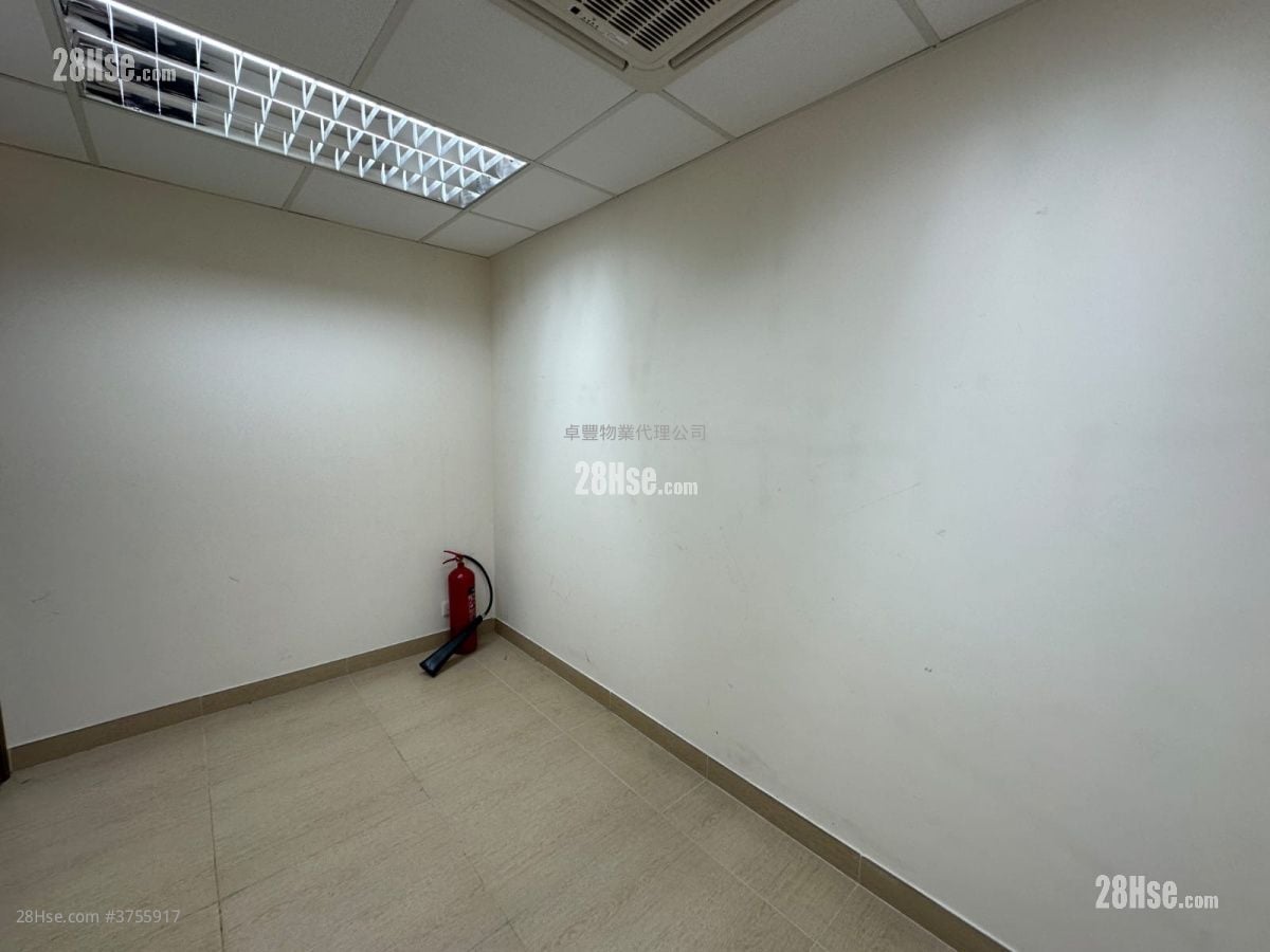 Luen Hing Industrial Sell Studio 77 ft²