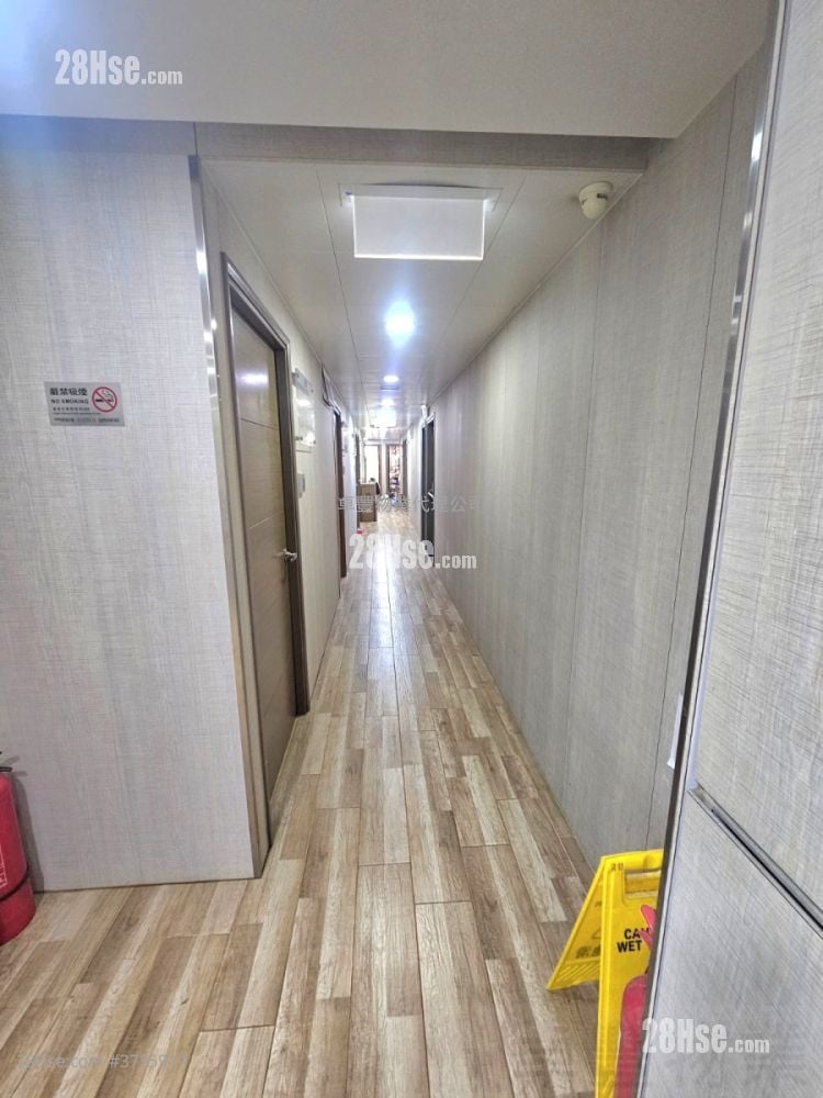 Luen Hing Industrial Sell Studio 77 ft²